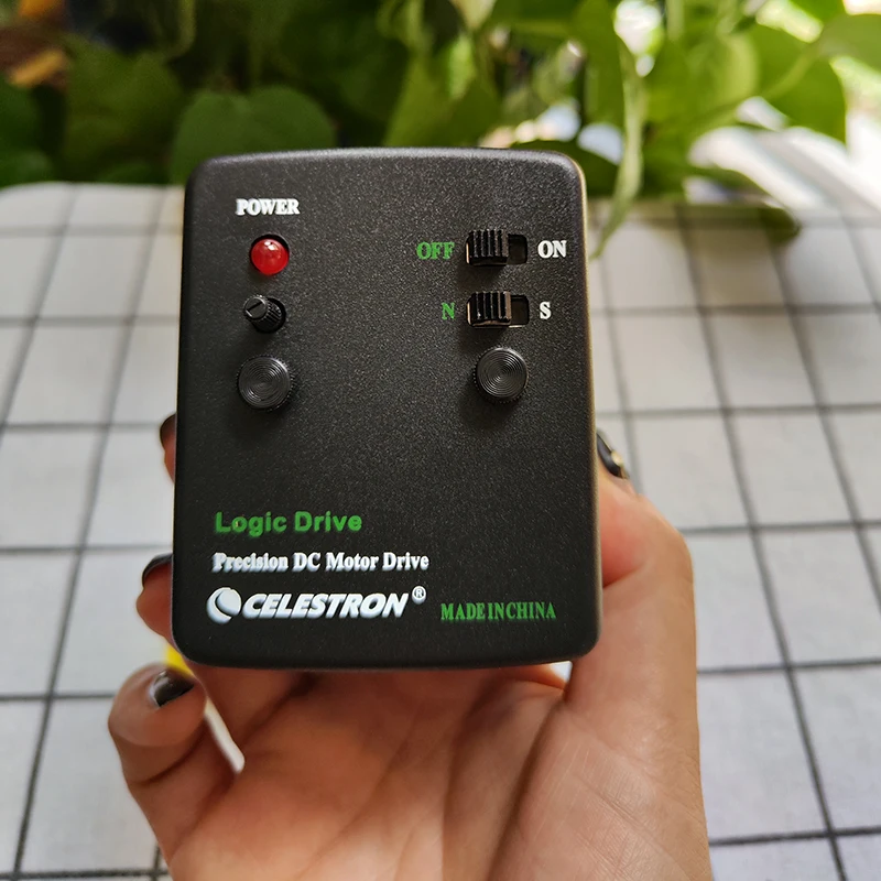 

Одноосный моторный привод Celestron93514 R/A для AstroMaster и PowerSeeker (для экваториальных креплений Celestron EQ1 CG2 CG3)