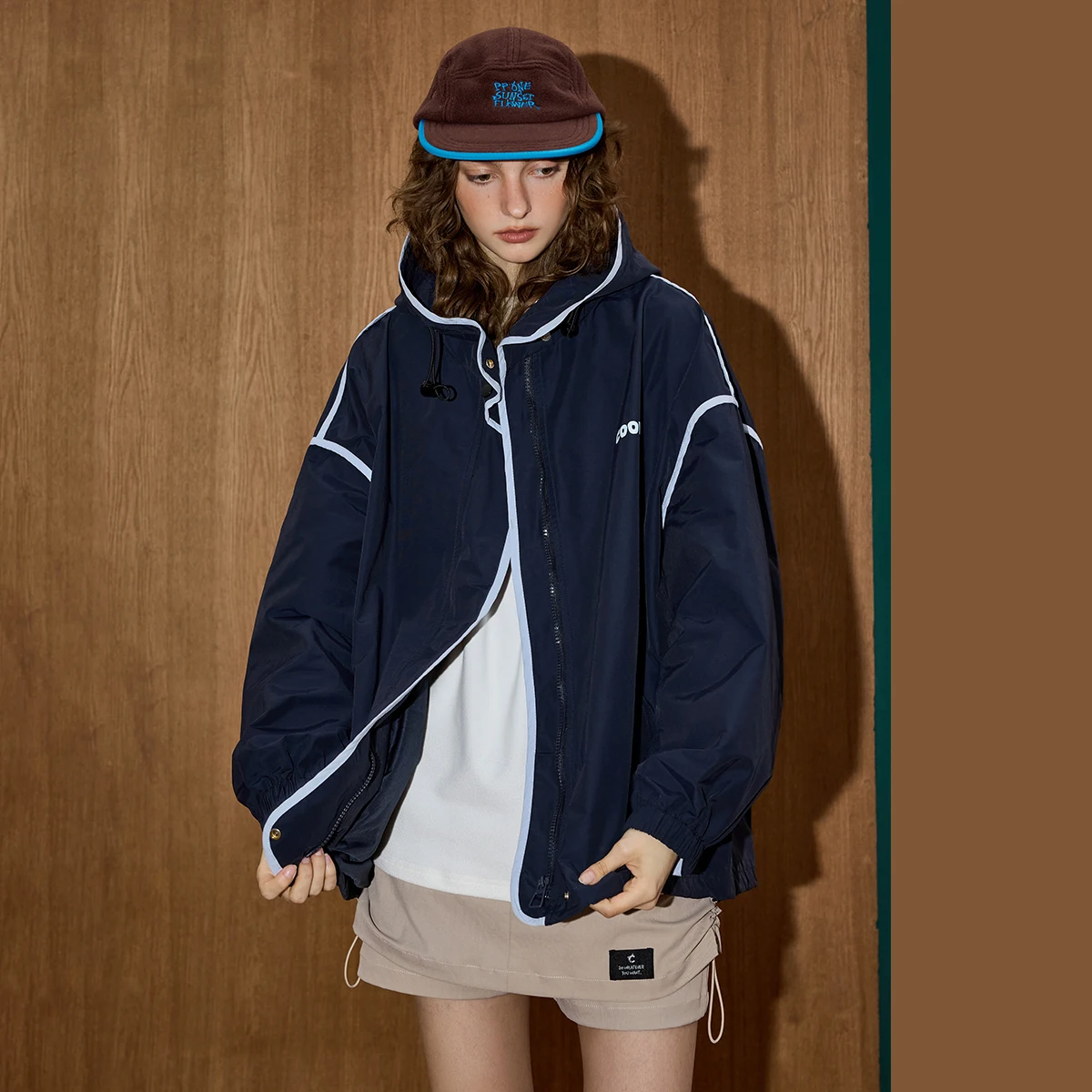 

Осенняя женская куртка с капюшоном 2024, пальто-карго большого размера с заниженными плечами, повседневная уличная одежда свободного покроя, шикарная верхняя одежда в стиле милитари