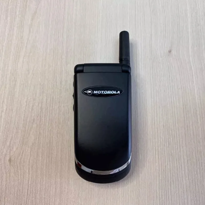 Motorola classic old V998 mobile phone folding clamshell design suitable for traditional phone backup button mobile phone