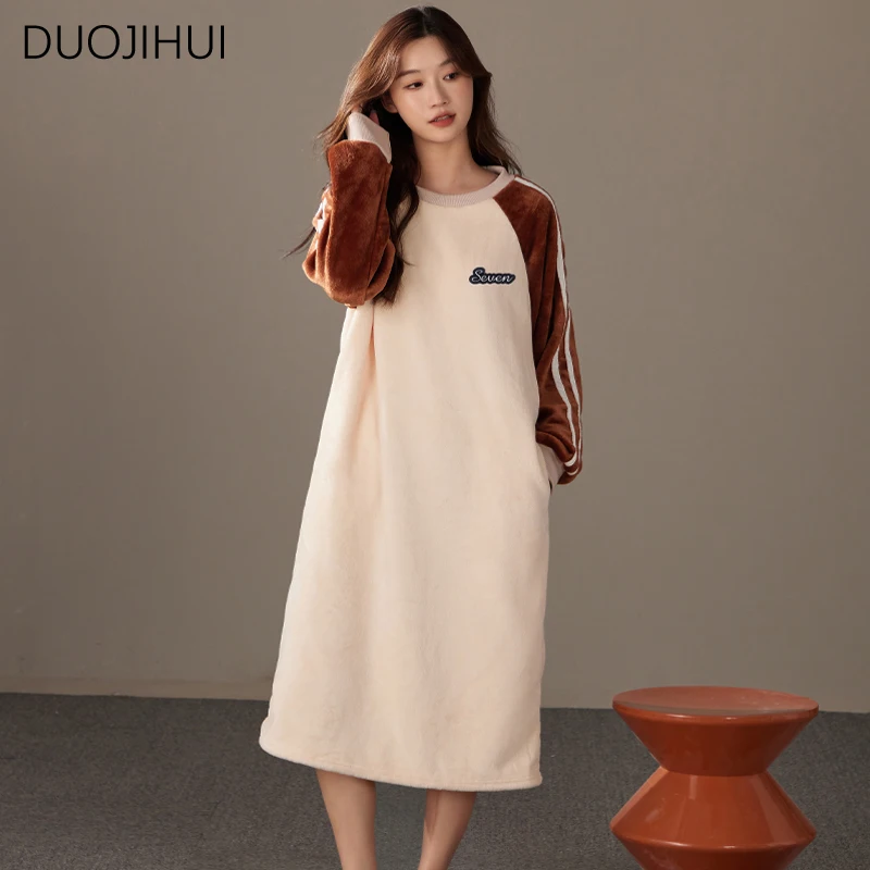 

DUOJIHUI Classic Spell Color New Simple Female Nightgown Winter Basic O-neck Loose Fashion Flannel Casual Night Gown for Women