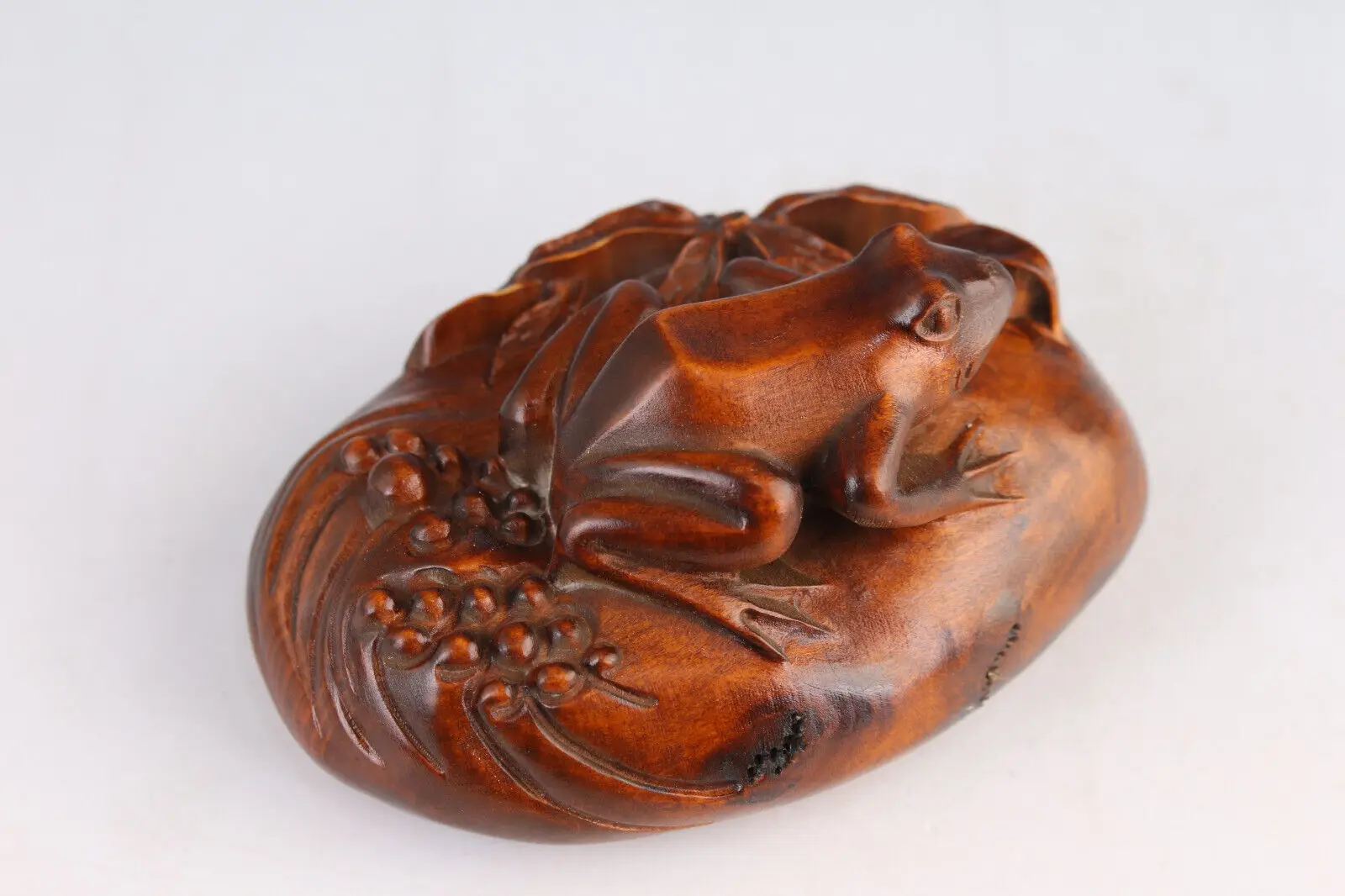 Chinese boxwood hand carved frog on lotus statue netsuke gift tea pet table deco