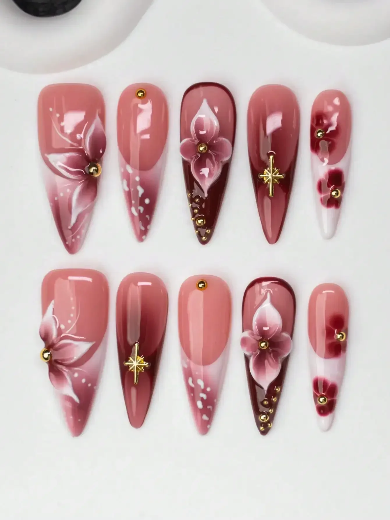

10pcs/Set Handmade Almond-Shaped Y2K Baddie Style Press-On Nails, Nude & Red Color With French Tips, Engraved, Printed, Studded