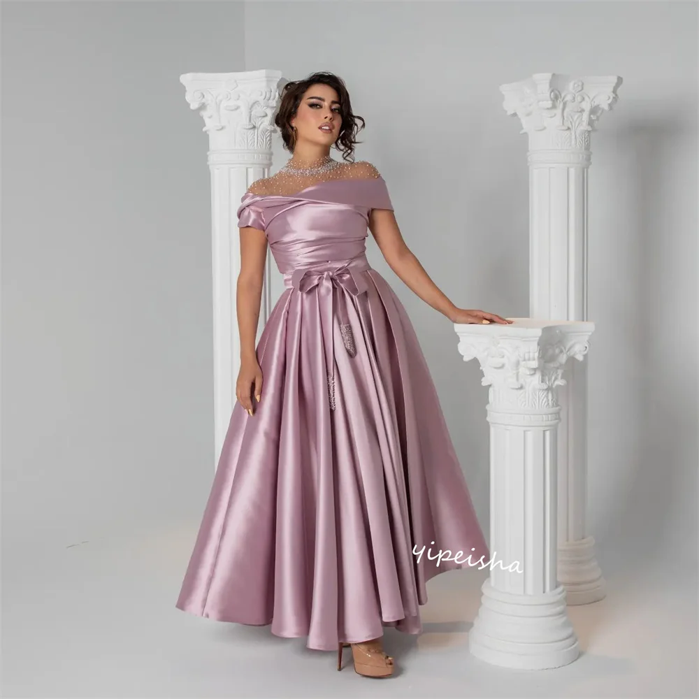 Maßgeschneidertes Jiayigong Sparkle Exquisites Abendkleid aus Satin mit Perlenstickerei, drapierter Falte, Promi-A-Linie, hoher Kragen,