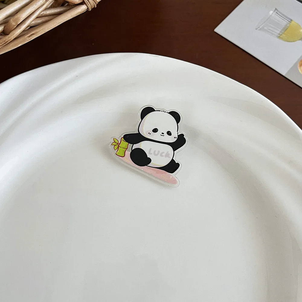 New Giant Panda Brooch Cute Cartoon Panda Brooch Acrylic Badge Small Gift Commemorative Badge