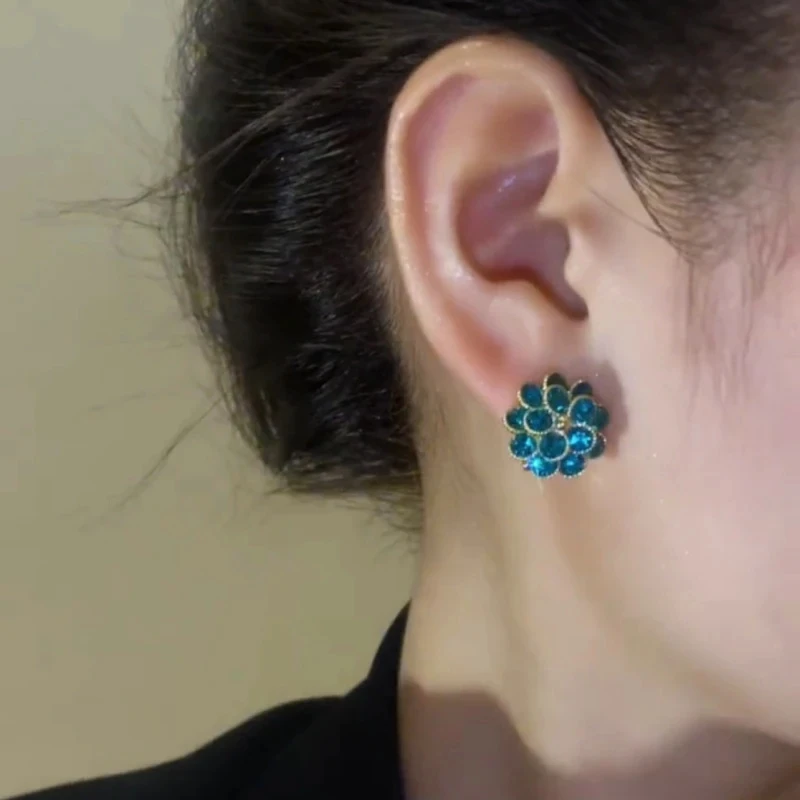 New Fashion Retro Zircon Peacock Blue Flower Ear Clip for Women Trend Elegant Luxury Ladies Wedding Party Premium Gift Jewelry