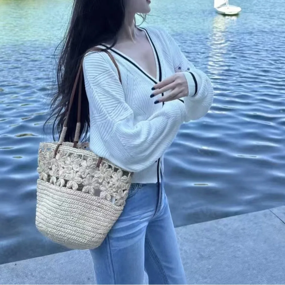 

Flower Hollow Woven 2026 Large Capacity Straw Texture Unique Fashion Versatile Premium Seaside Vacation Beach Bag Simple Tote