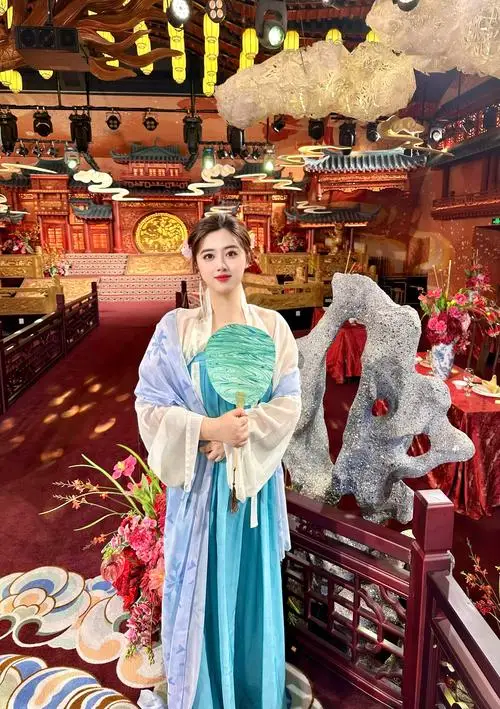 

4PCS 1.9Inch RC Crawler Wheels & Tires, White Plastic Hub + Rubber Rock Tyres, for Axial SCX10 TRX4 1:10, Durable Replacement