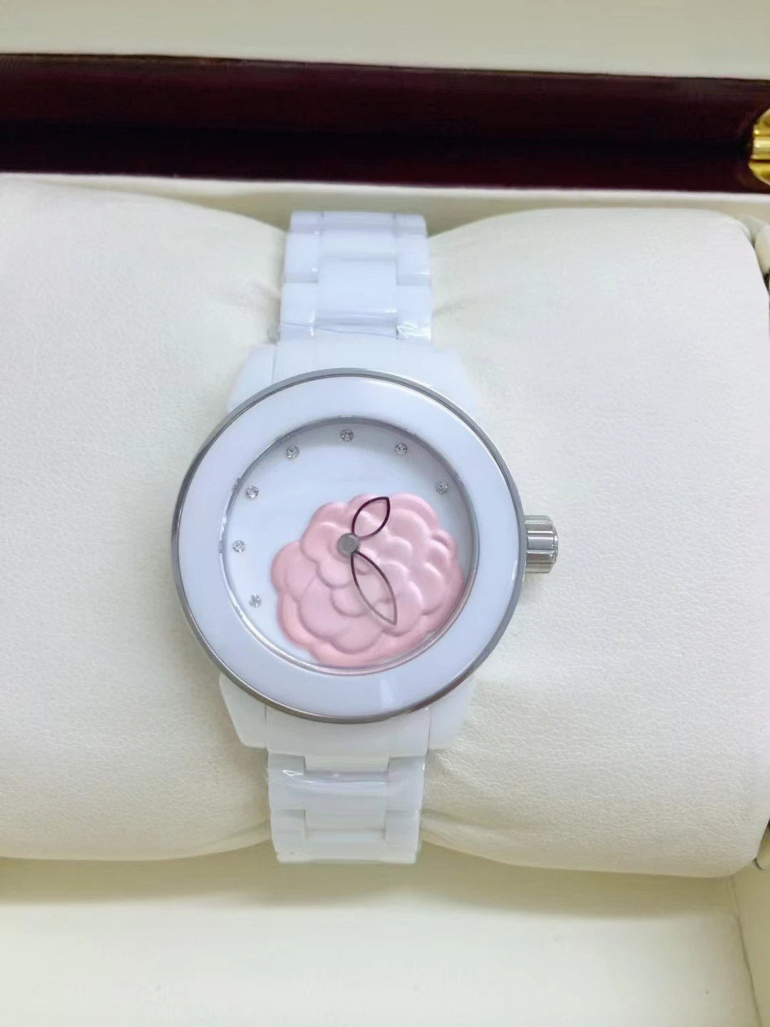 ساعات يد فاخرة جديدة لعام 2026 - مراجعة Jewellery Watches وسعره