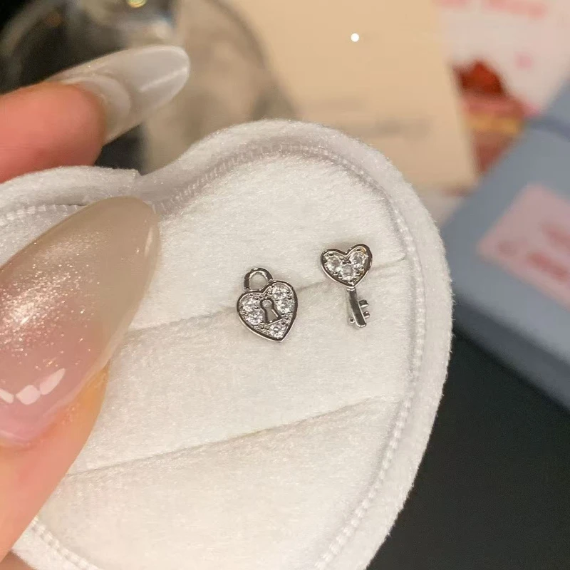 2Pcs/Set Unique Asymmetric Heart Key Lock Stud Earrings for Women New Exquisite Shiny Zircon Piercing Earrings Y2K Jewelry Gifts