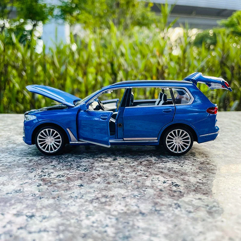 MSZ 1:32 BMW X7 alloy car model static die-casting car model with lighting decoration collection toy tools gift mold