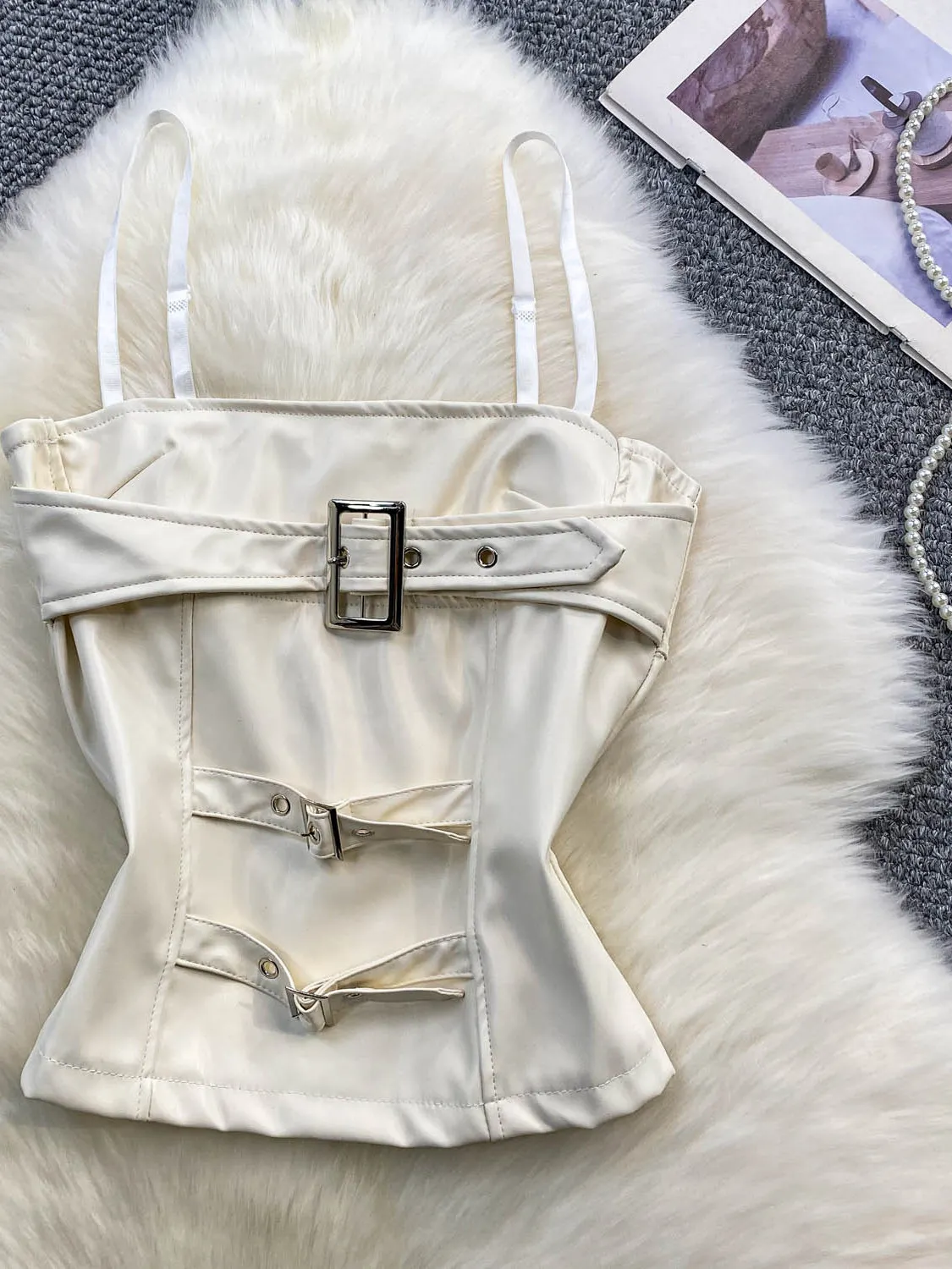 Top Cropped de Couro PU Sexy para Mulheres, Estilo Slimming com Cinto, Moda Casual Respirável para o Verão