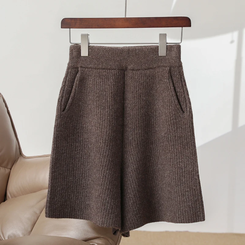 شورت نسائي سميك مرن - خصر سادة - شورت ملون، 35% كشمير و65% صوف، أنيق ودافئ