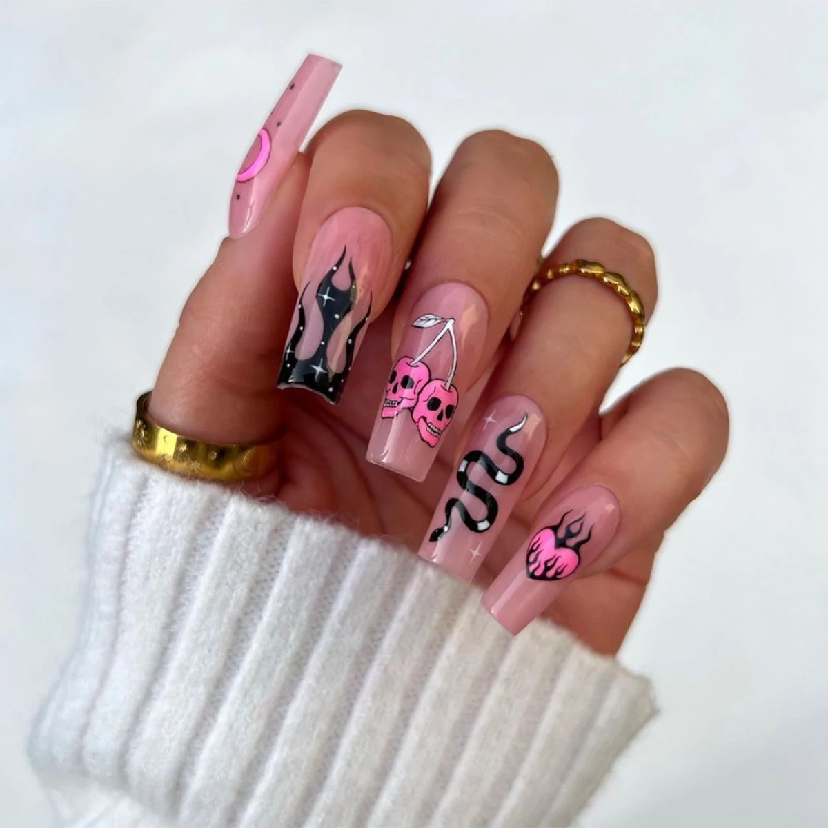 24 Stuks Middellange Vierkante Nagel Hete Stijl Kwade Charme Liefde Skelet Zoete Koele Nail Art Geschikt Voor Halloween Dragen Afneembare Fa