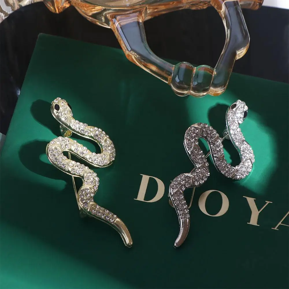 Vintage Zodiac Snake Brooch Minimalist Anti-slip Rhinestone Animal Collar Pins High-grade Temperament Personality