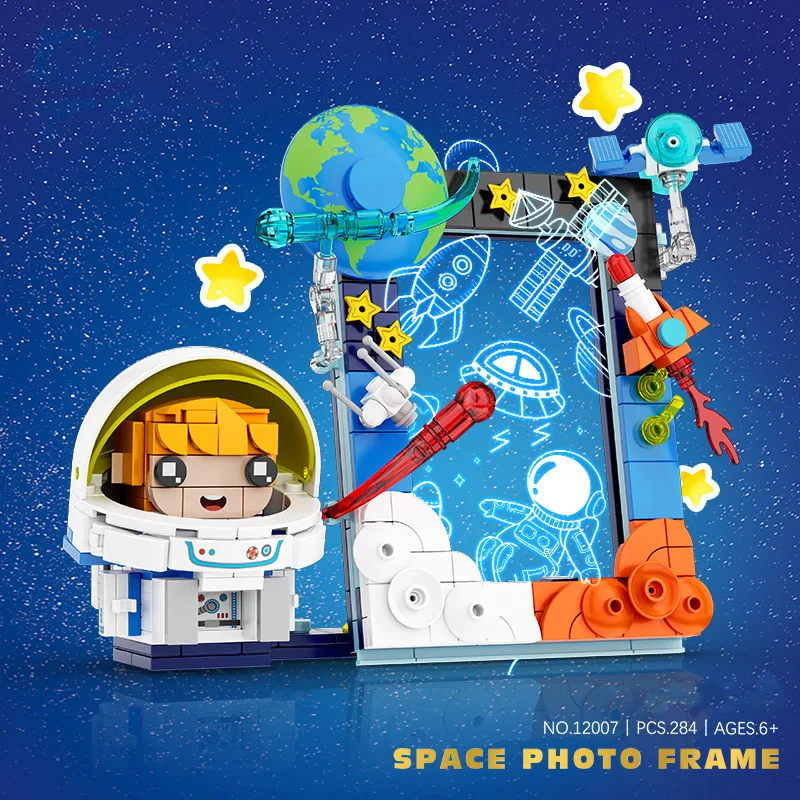 

Christmas Astronaut Photo Frame Building Blocks Ornament Sleigh Train & Tree Kids Educational Building Blocks Assembly Toy​