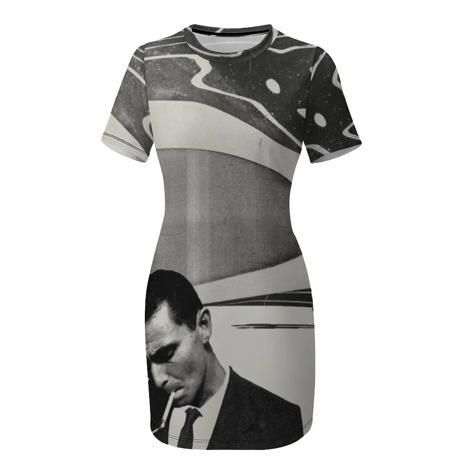 ภาพตัดต่อ ผู้ชายกำลังสูบบุหรี่ เดรสแขนสั้นสำหรับงานพรอม งานเลี้ยงหรูหราสำหรับผู้หญิง ปี 2025 เดรสฤดูร้อนสำหรับผู้หญิง