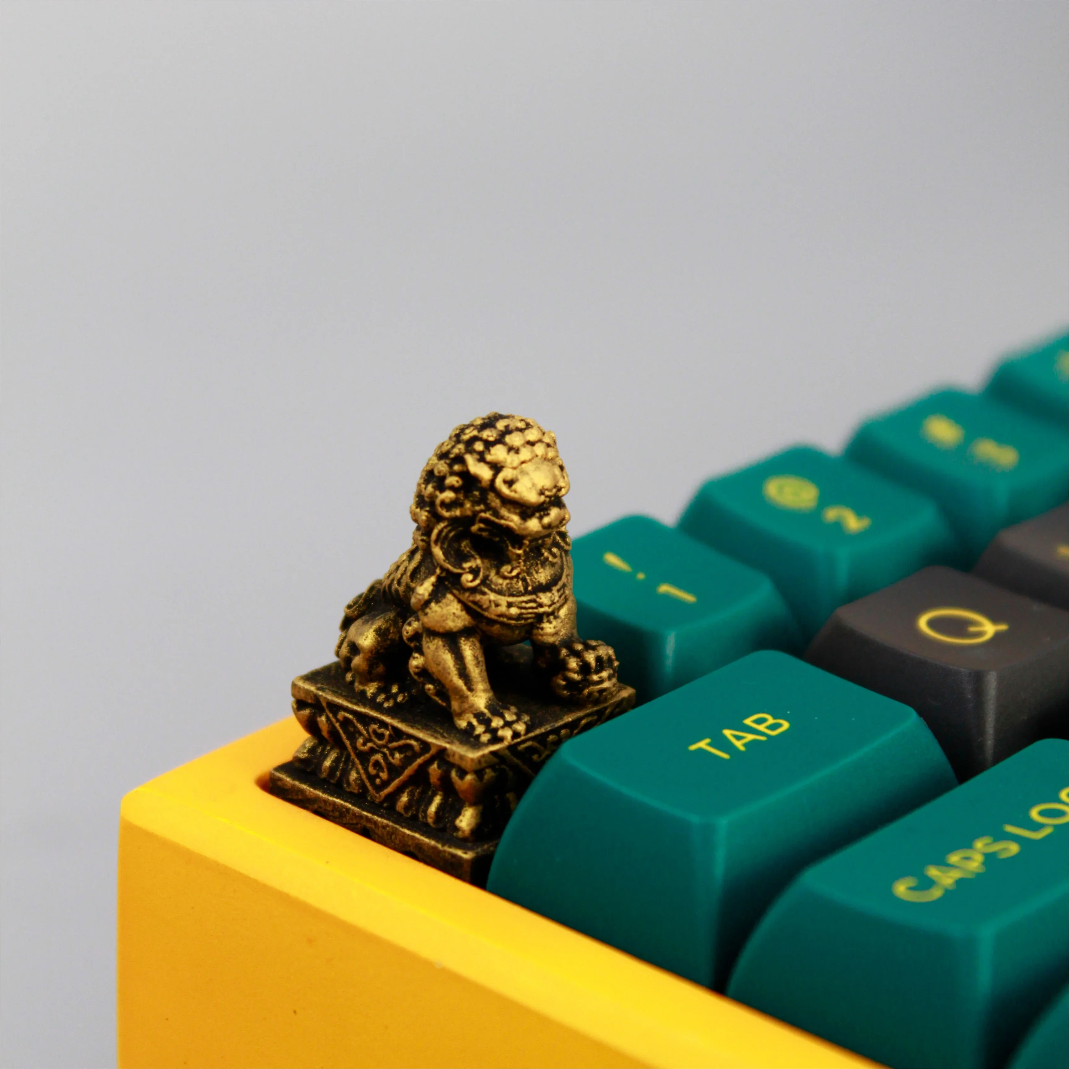 Personalized keycap golden lion statue town house lucky creative resin keycap keyboard girlfriend gift