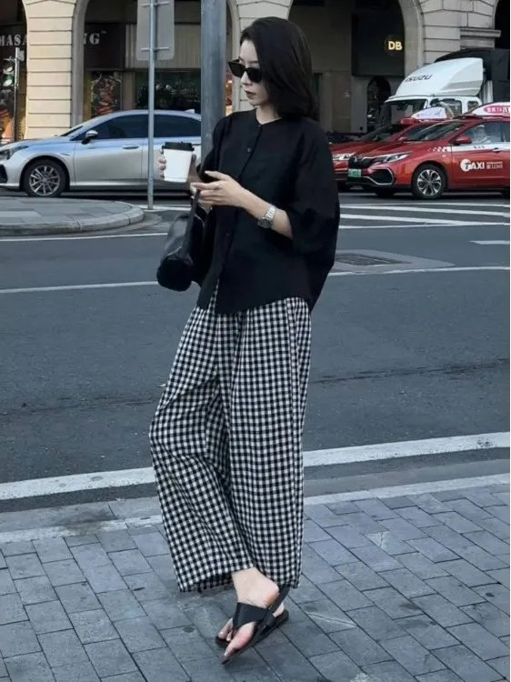 

Повседневный модный женский летний комплект, новинка 2025, широкие брюки в клетку, элитный комплект из двух предметов