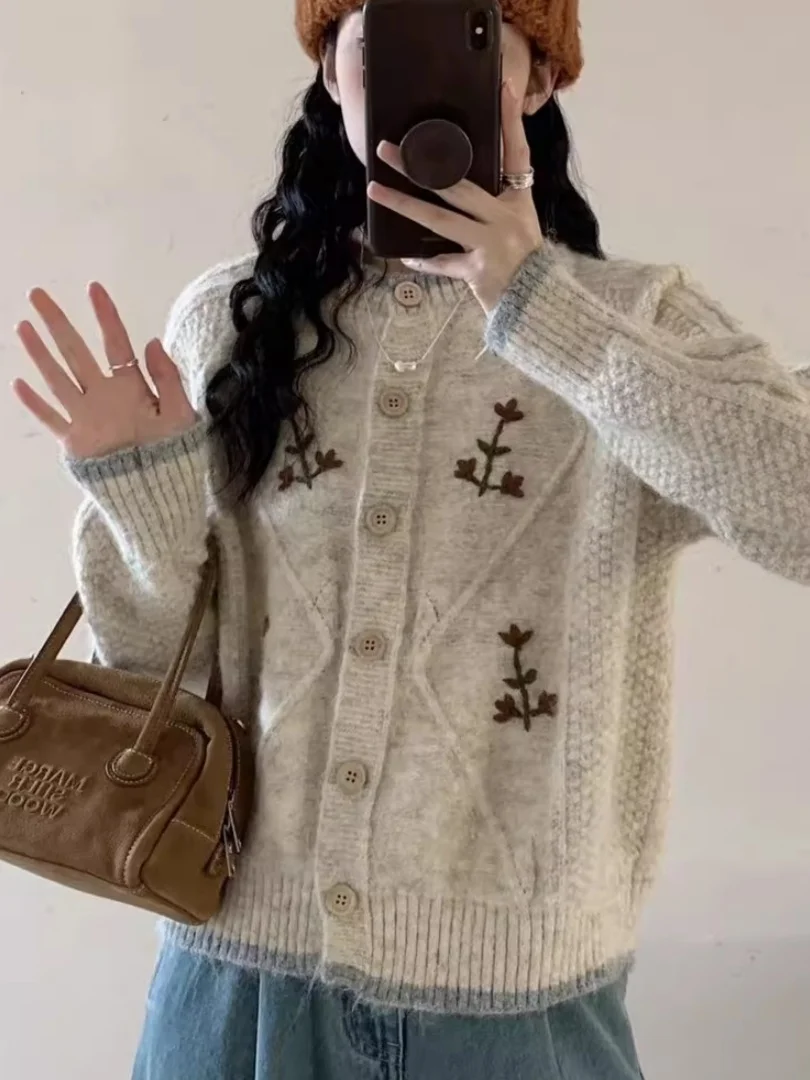 

Spring Autumn Soft Knitted Sweater Jaet Women's Design Sensation Loose Fit Long Sve round Ne Single Button Closure