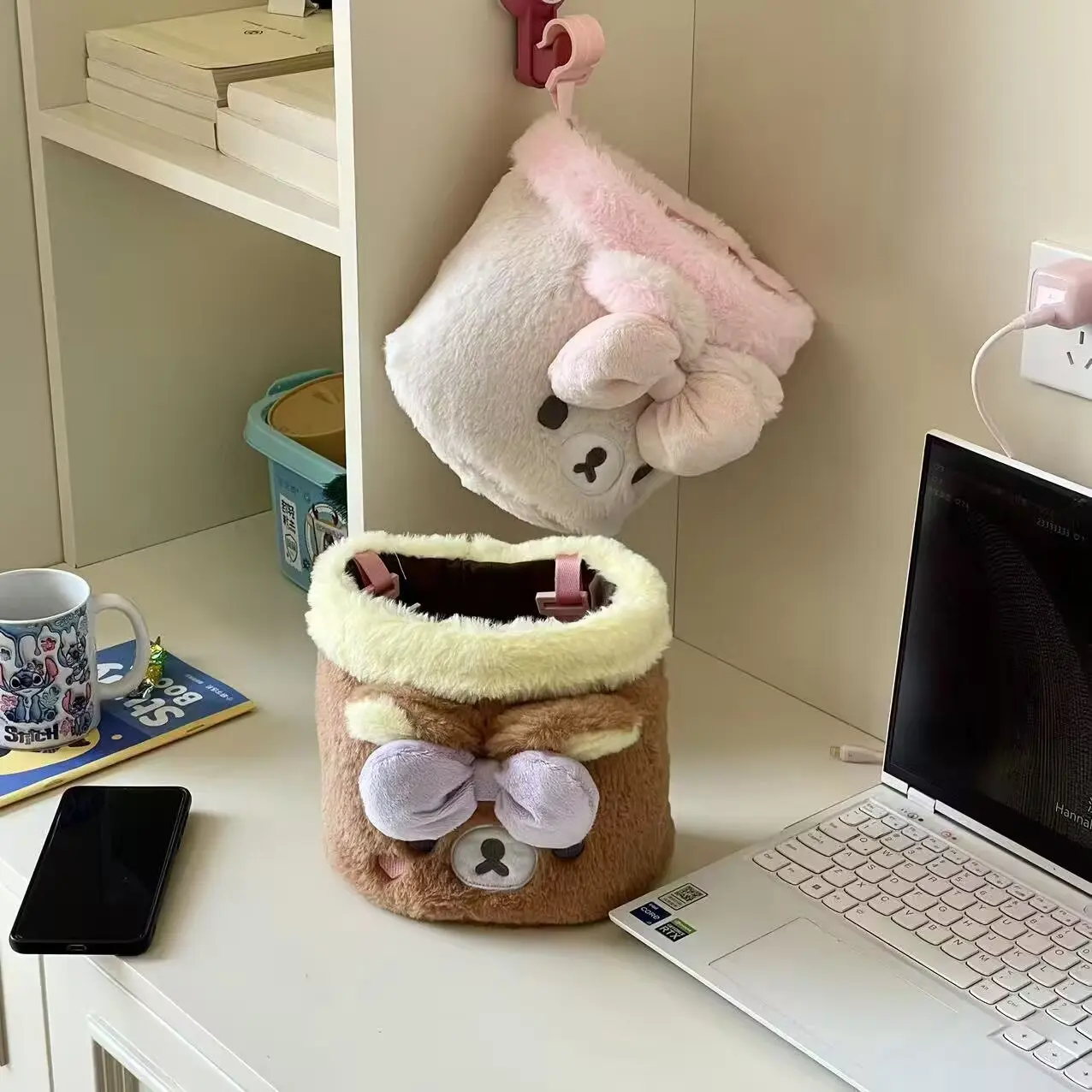 Rilakkuma Hängetasche für Schlafsaal – Süßer Korilakkuma Plüsch-Organizer, weicher Kawaii Caddy für Schreibtisch-Kosmetikaufbewahrung für Mädchen – Detail 6