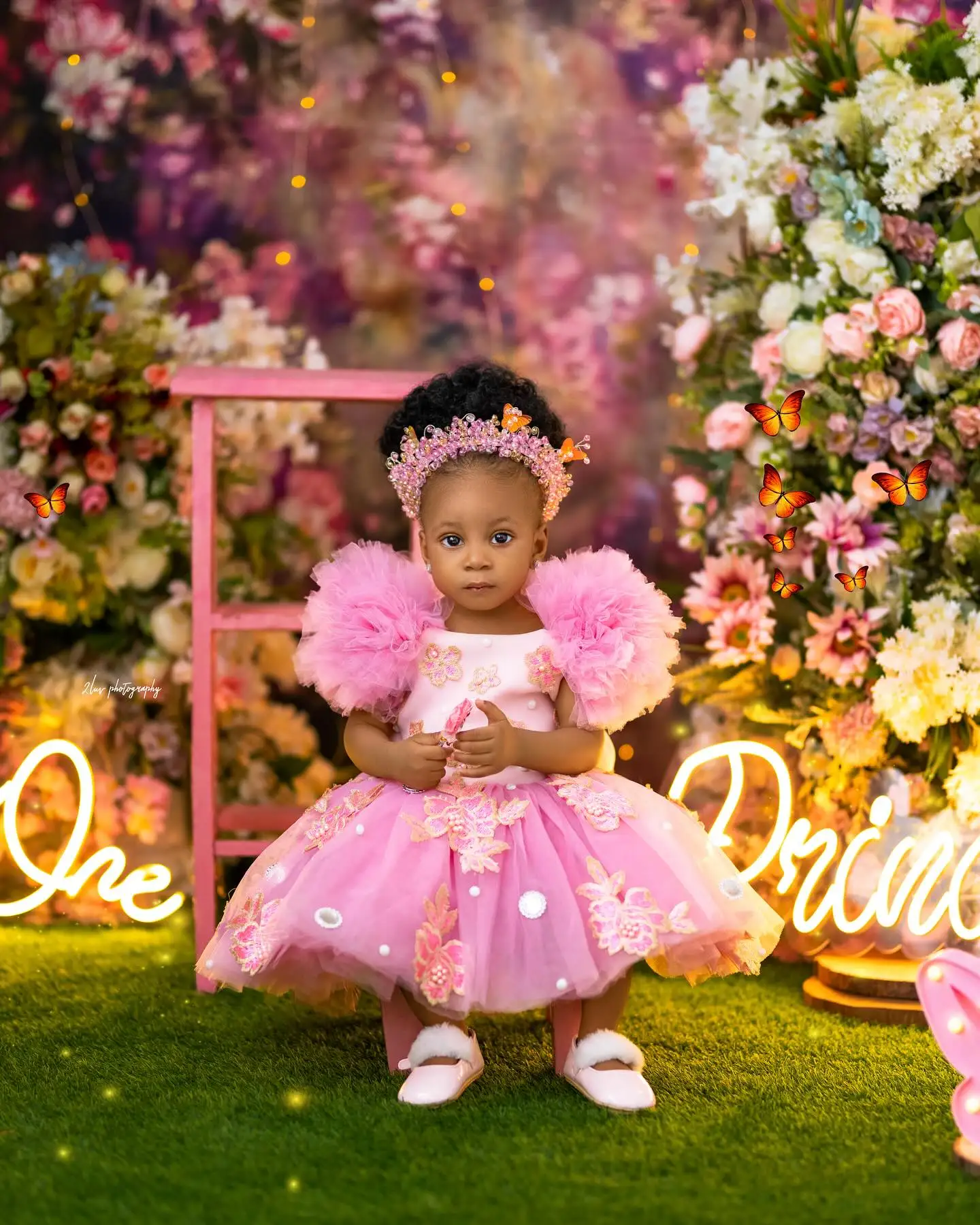 Różowe sukienki urodzinowe dla dziewczynek, aplikowane sukienki do kolan dla dziewczynek sypiących kwiatki, sukienki dla niemowląt i dzieci do sesji zdjęciowych, szyte na miarę.