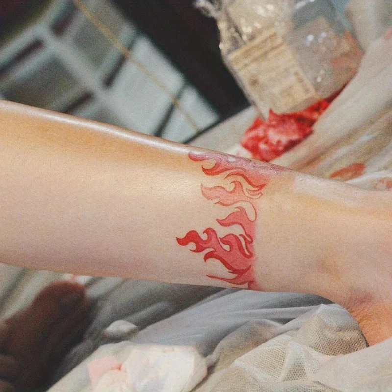 1pc Flame Wristband, Temporary Tattoo on Foot Loop, Tattoo Stickers on Arms and Legs, Waterproof and Durable Red Flame