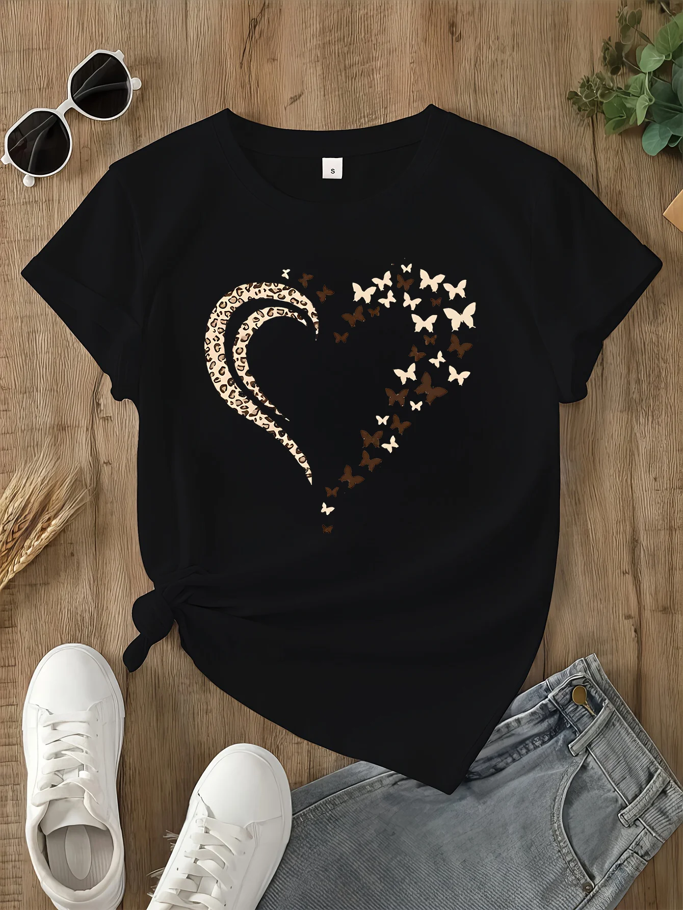 ผ้าถักแขนปกติ - คอลเลกชันฤดูใบไม้ผลิฤดูร้อนฤดูใบไม้ร่วงเสื้อยืดโพลีเอสเตอร์ลําลองสตรีคอลูกเรือลายหัวใจ