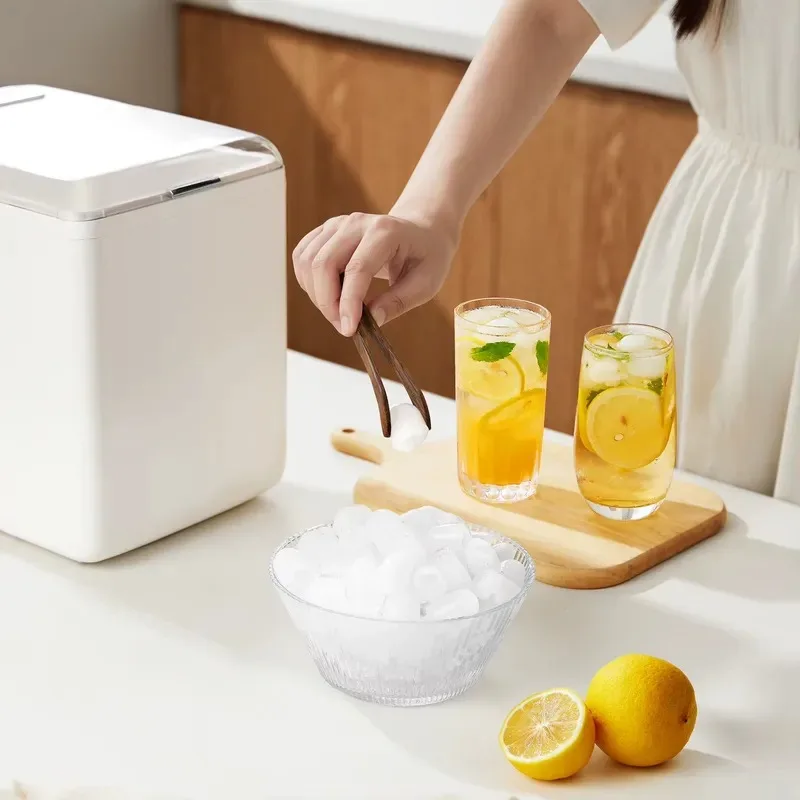 100-220V Desktop Electric Ice Maker 12kg Large Capacity with Water Shortage and Ice Filling Function