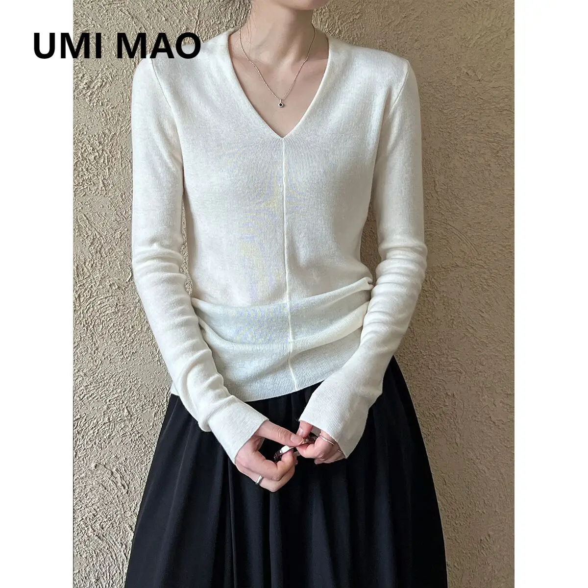 

UMI MAO Простая рубашка с центральным швом и v-образным вырезом, длинным рукавом, мягкая базовая рубашка, женская осенняя облегающая футболка высокого класса с внутренней стороны, топ