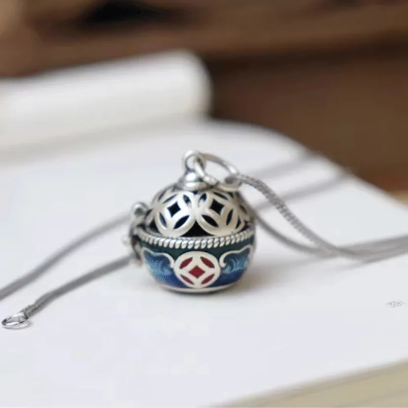 Silver openable hollow sachet ball pendant, women's retro Chinese style enamel aromatherapy jewelry