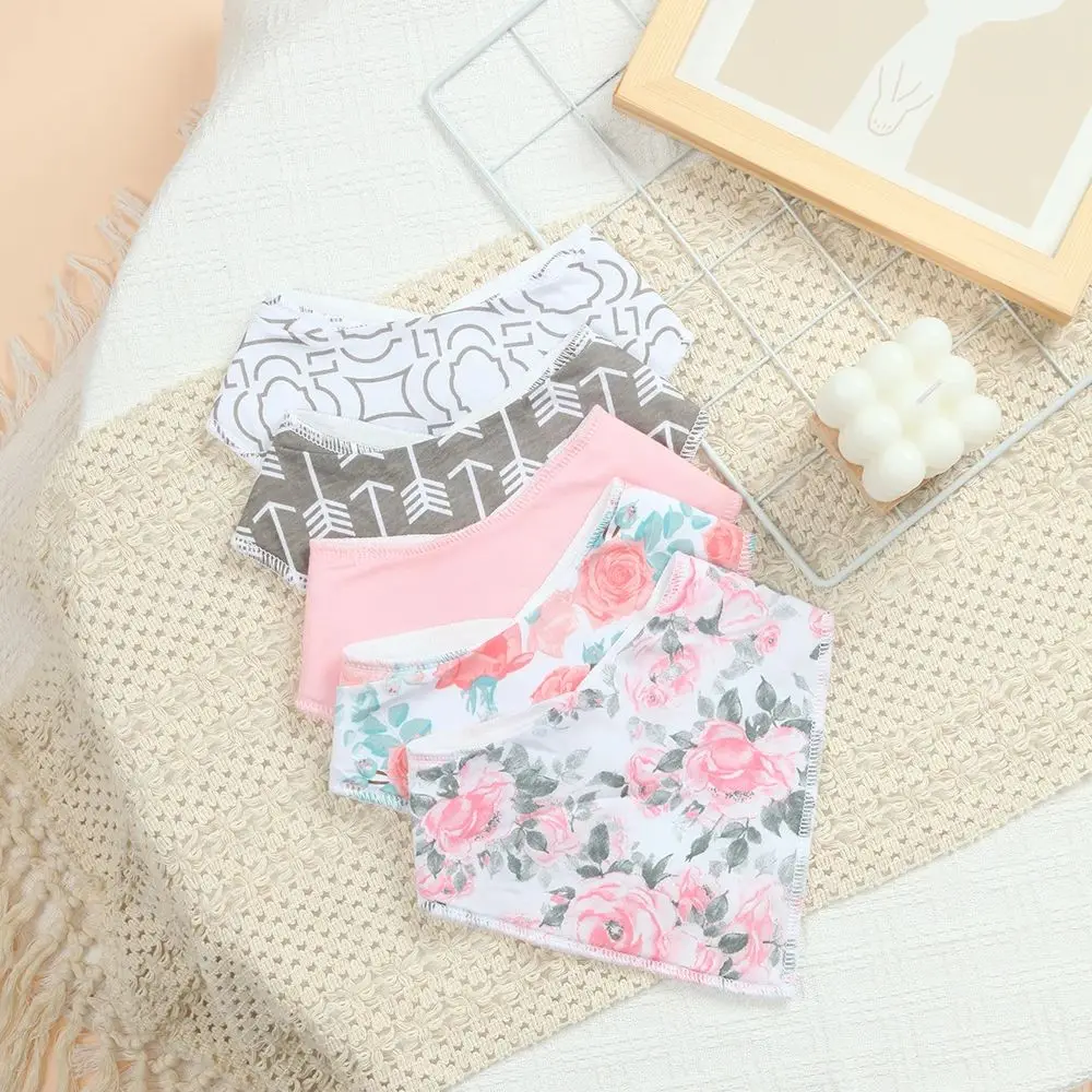 

Набор из 5 мягких детских нагрудников для мальчиков и девочек, удобные треугольные нагрудники для новорожденных для защиты от слюны и прорезывания зубов, с регулируемыми застежками (цветочный принт)