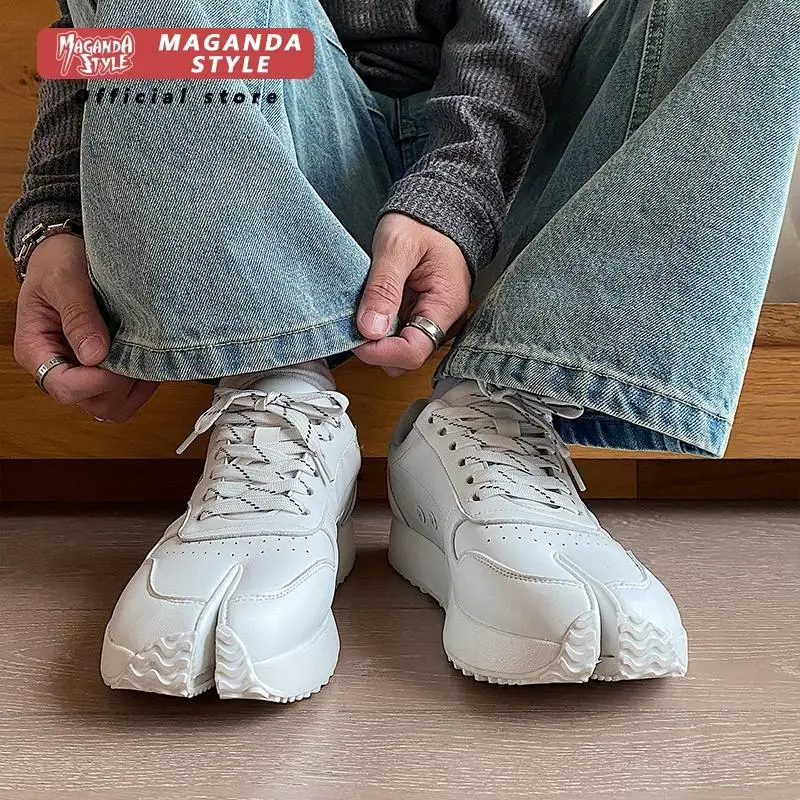 

Split toe training shoes for men and women new leather thick soled height increasing couple sports board shoes Tabi white shoes