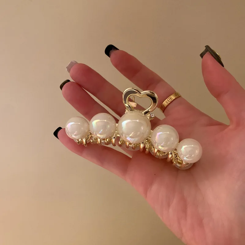 Delicate Hair Clip Pearl Barrettes Female Grip Elegant Hair Accessory with Metal Heart