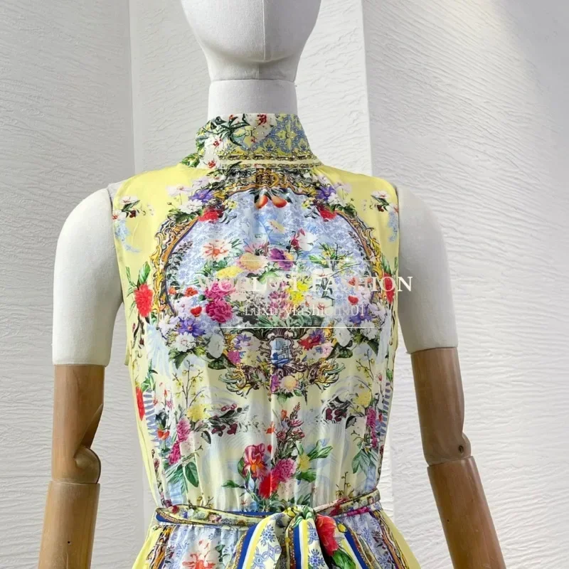 Abito lungo senza maniche con stampa floreale gialla a farfalla in seta 2025