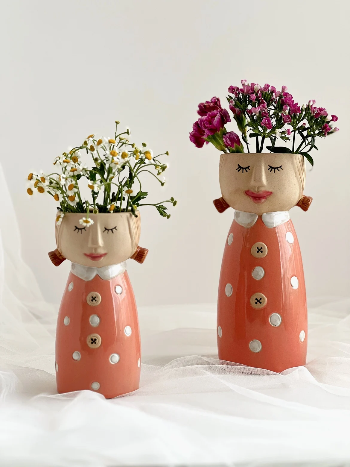 Flowers blooming on the head, especially coarse pottery hand-painted vase for girls, floral ware