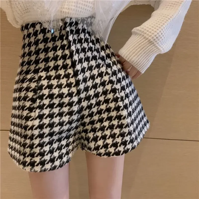 

Spring Atumn Classic Style Houndstooth Woolen Shorts Women's 2024 New Plaid A- line Wide Leg Small Winter Shorts Women Z753