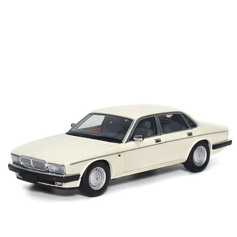 Almost Real AR1:18 Jaguar XJ6 XJ40 white alloy full open model