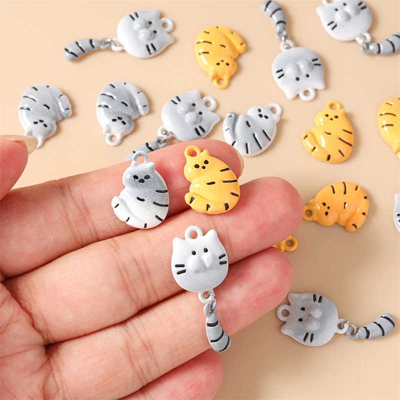 10 Stück Cartoon-Emaille-Tieranhänger in Katzenform zum Basteln von Ohrringen, Halsketten, Armbändern, DIY-Bastelarbeiten und Schmuckzubehör – Detail 3