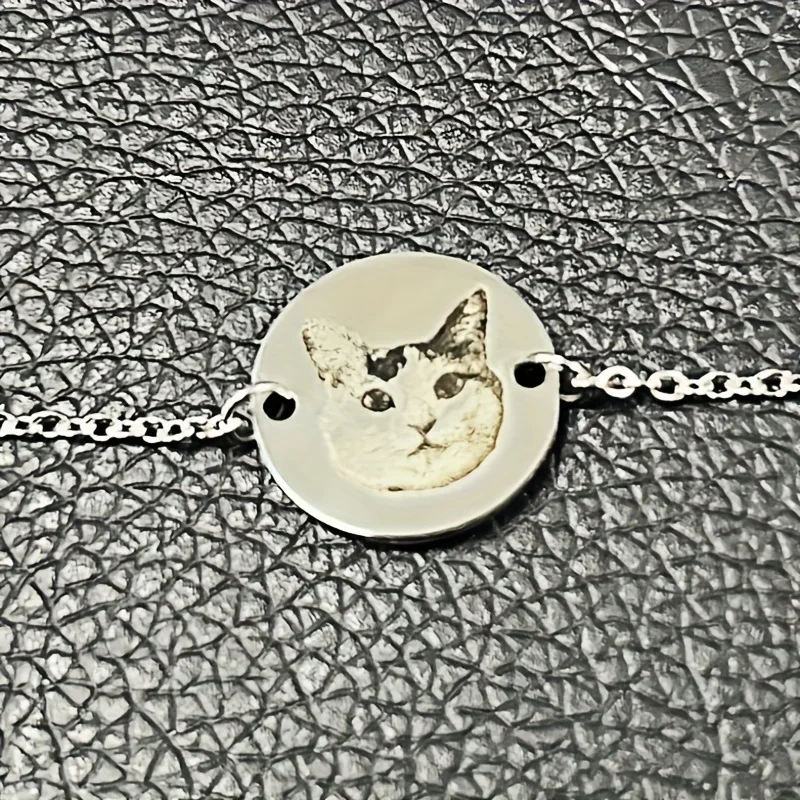 カスタム子猫の絵彫刻ステンレス鋼ブレスレット女性のためのクラシックファッションイースターバレンタインデーのギフトパーソナライズされた宝石