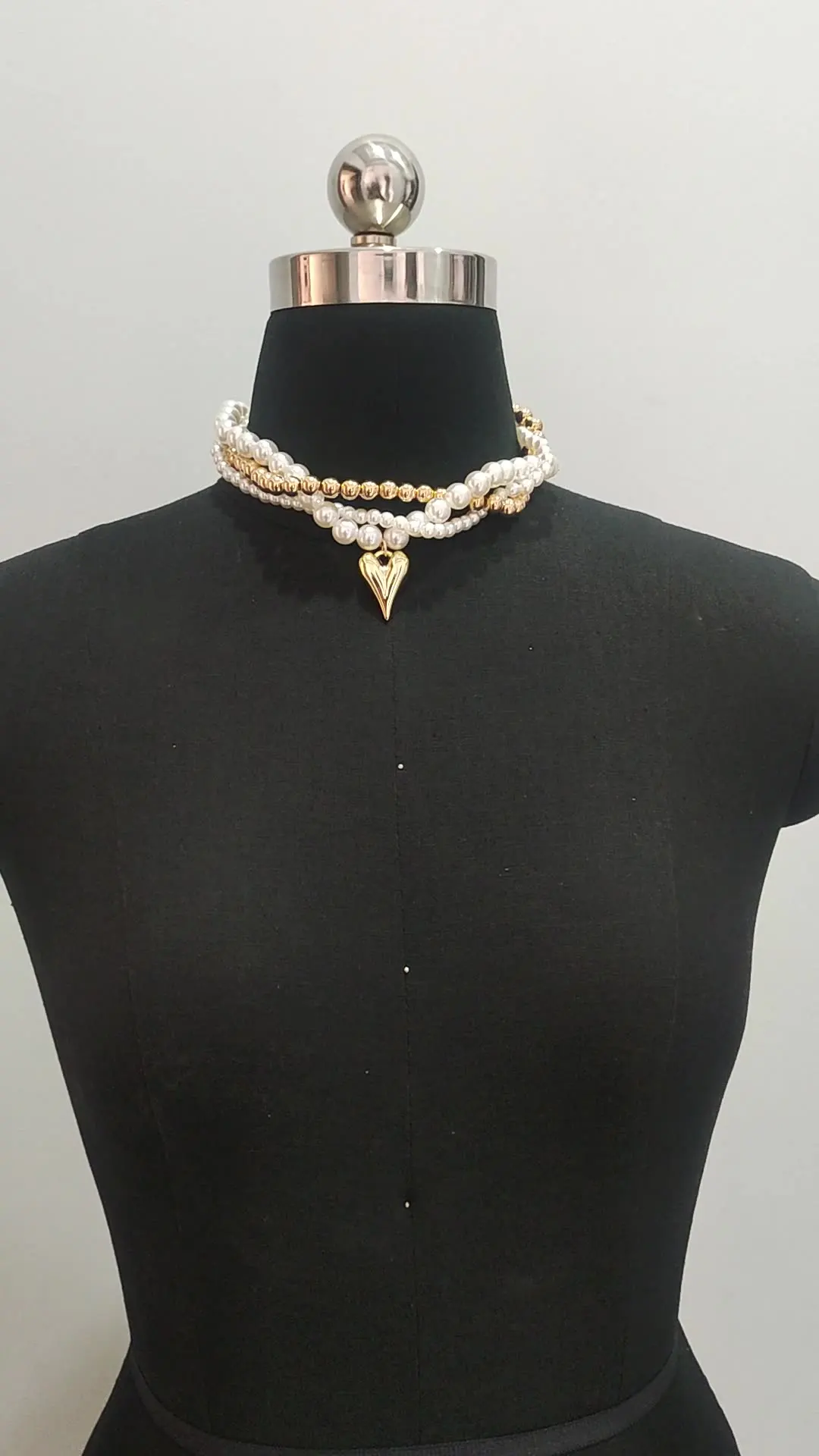 Multilayer Gold and White Irregular Beaded Pearl Necklace Choker Short On The Neck Clavicle Chain for Women Trendy Jewelry New