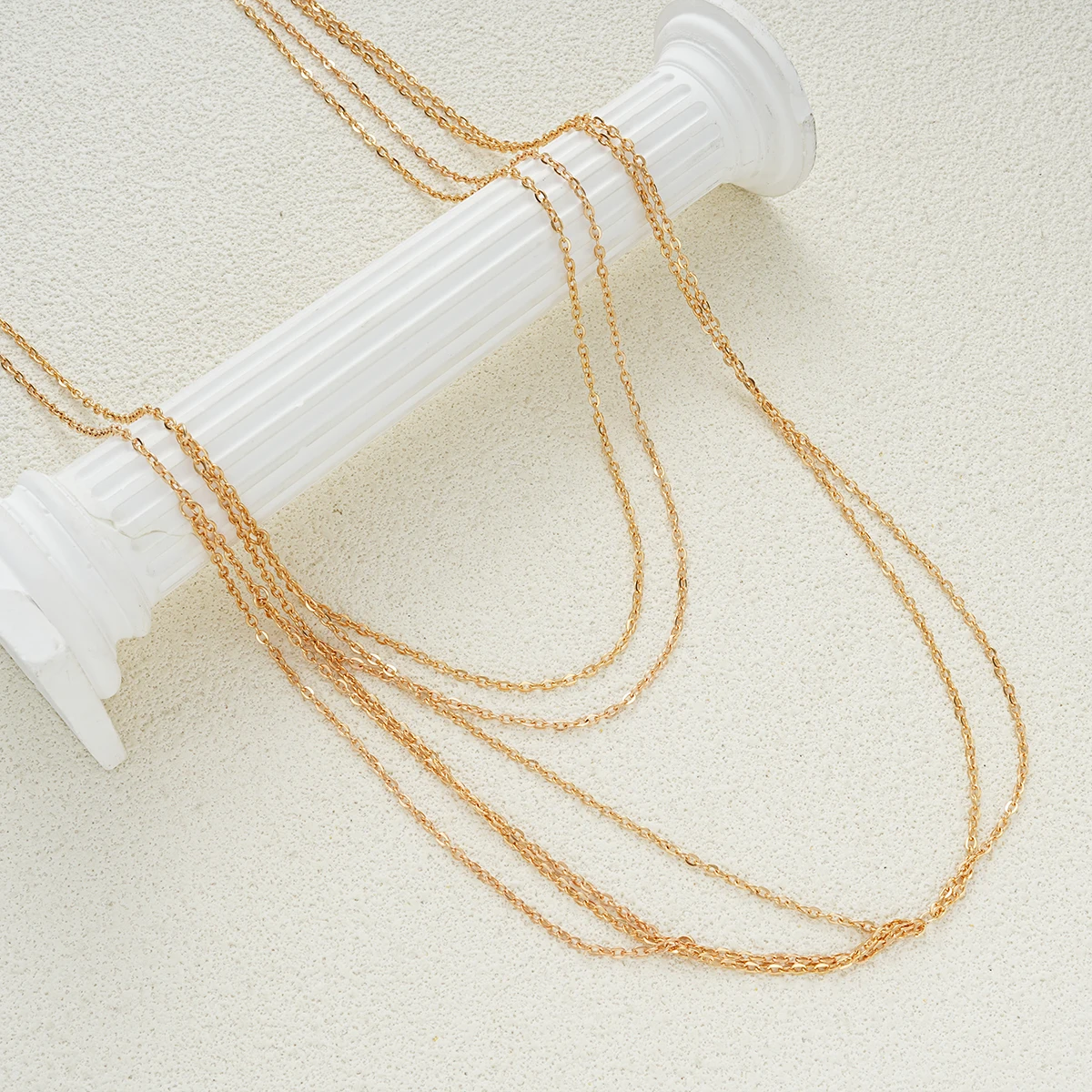 Sex Staggered Body Chain สําหรับผู้หญิง Simple Gold สี Layered Chain เครื่องประดับผู้หญิงฤดูร้อน Breast Chain