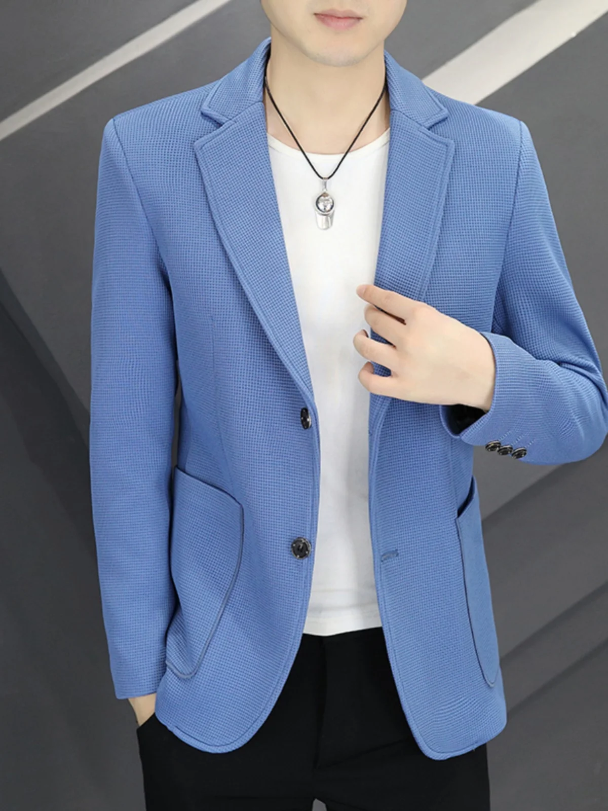 

Стильный повседневный мужской однобортный пиджак из смесового полиэстера с длинными рукавами, круглым низом и декоративными пуговицами, деловой модный костюмный пиджак