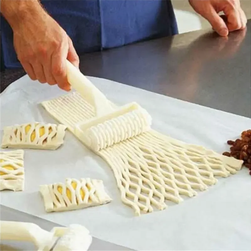 Hohe Qualität Pie Pizza Cookie Cutter Gebäck Kunststoff Backen Werkzeuge Backformen Präge Teig Roller Gitter Cutter Handwerk Kleine Größe