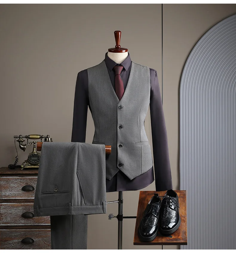 

10359 Men's high-end new business suits and professional attire