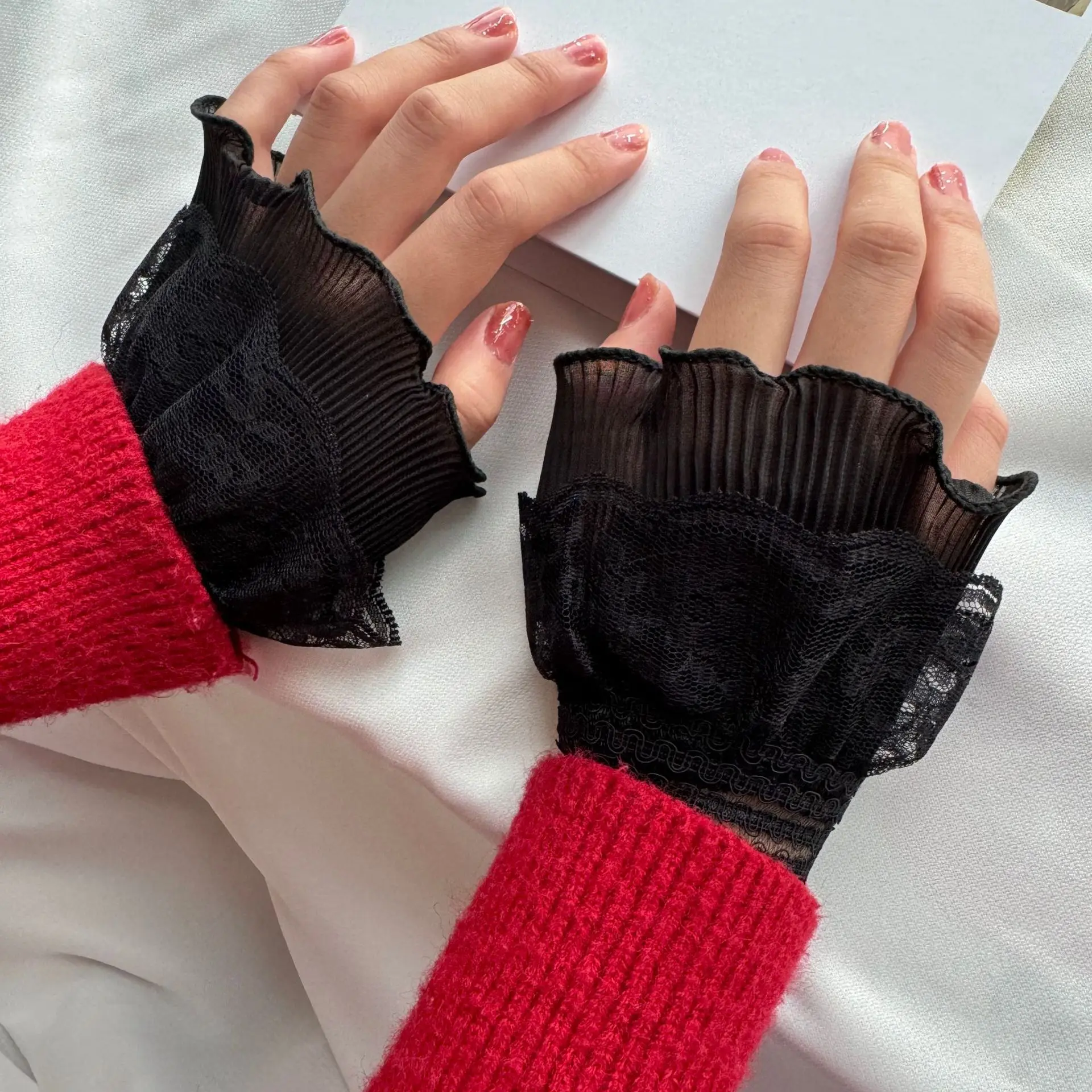 1Pair Autumn Winter Lace False Sleeves Women's Sweet Lace Mesh Bell Sleeves Wrist Sleeve Mountaineering Gloves Christmas Gifts