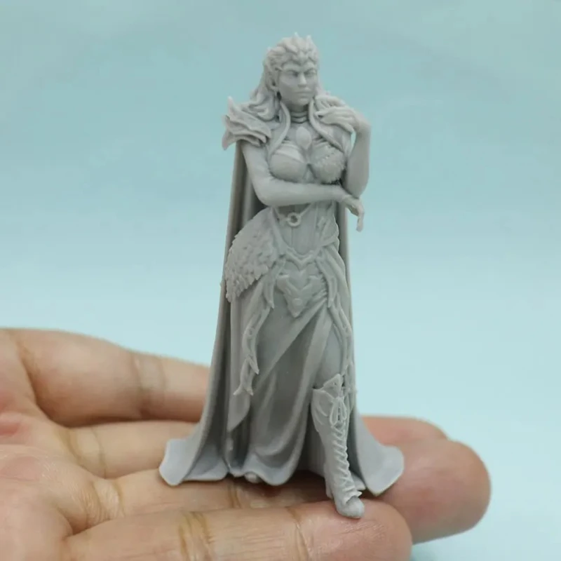 1/24  Resin Model The Female Bloodsucker Qeen Figurine Unpainted No Color RW-1007