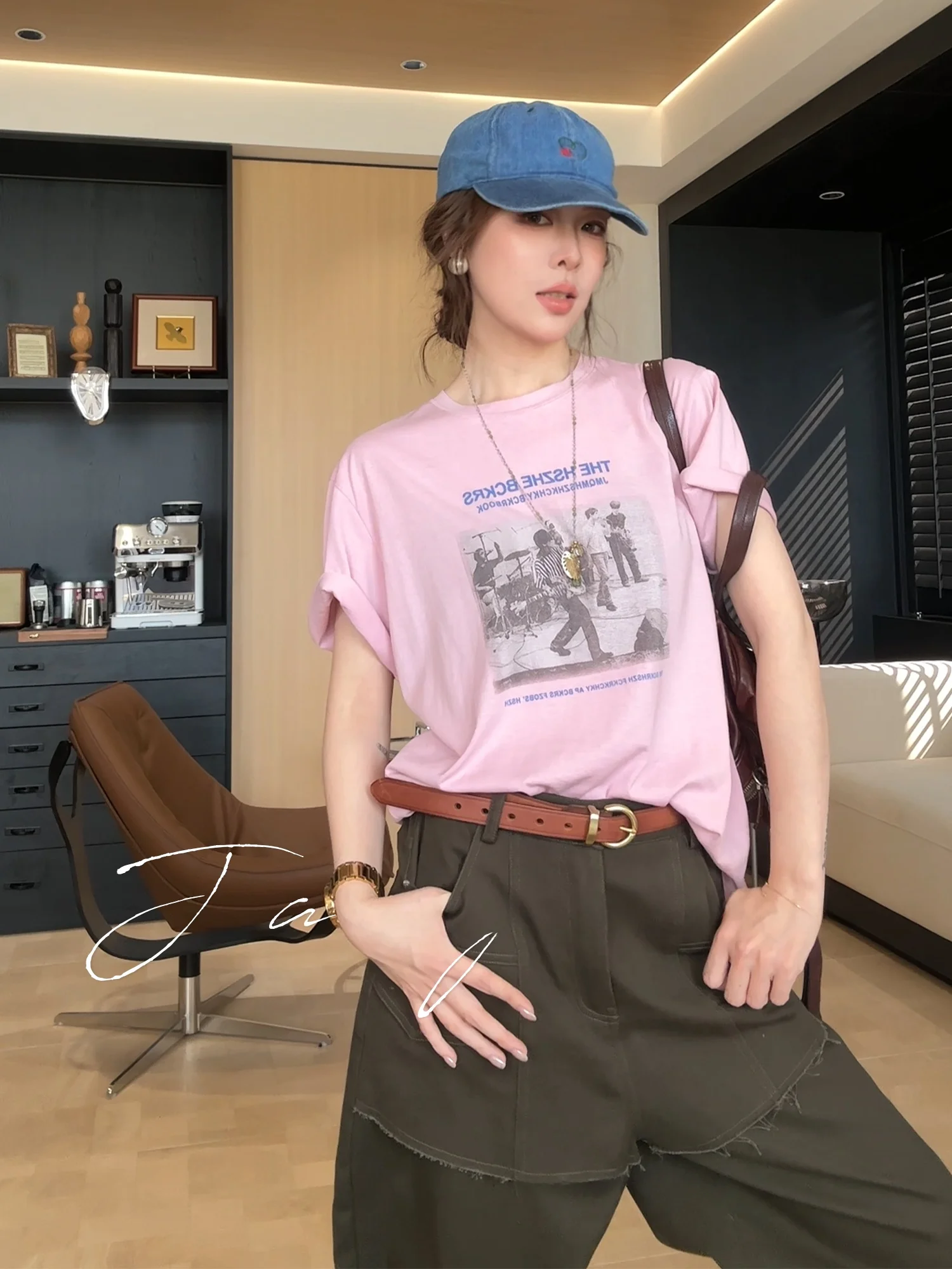 

Jaajaaa Wendy Pink Design, винтажный принт, мягкая, приятная для кожи, антивозрастная, универсальная футболка с короткими рукавами, женская летняя хлопковая футболка Po...