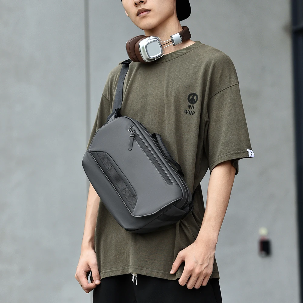 

Men's Leather Shoulder Crossbody Bag, Waterproof Large-Capacity Tablet Storage Trendy Commuter Bag