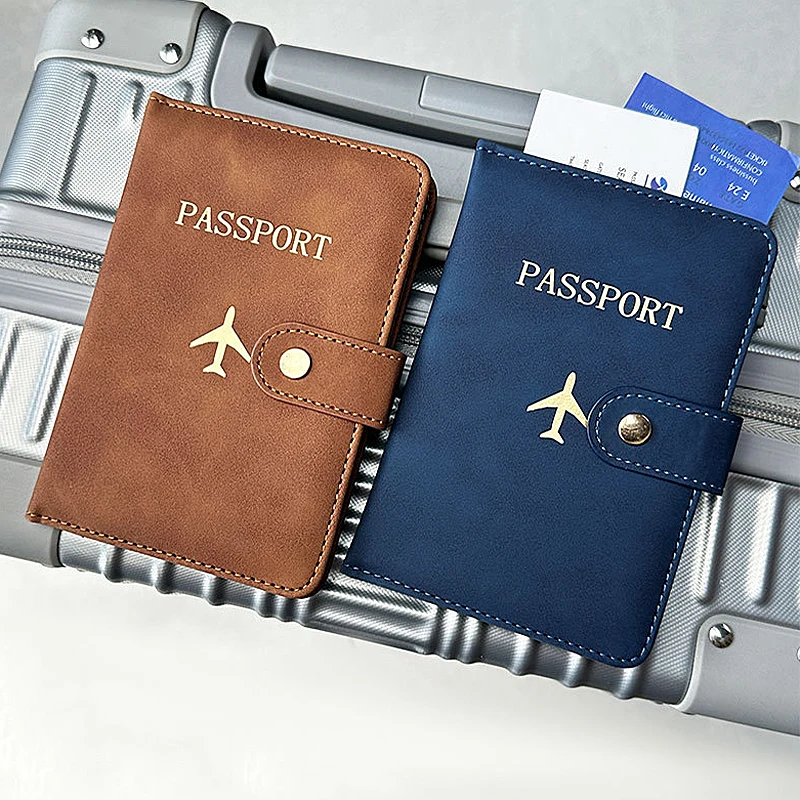 Nuovo portafoglio per passaporto con chiusura multifunzionale Porta carte di credito multi-carta in pelle PU Porta passaporto con logo dorato per aereo Cas