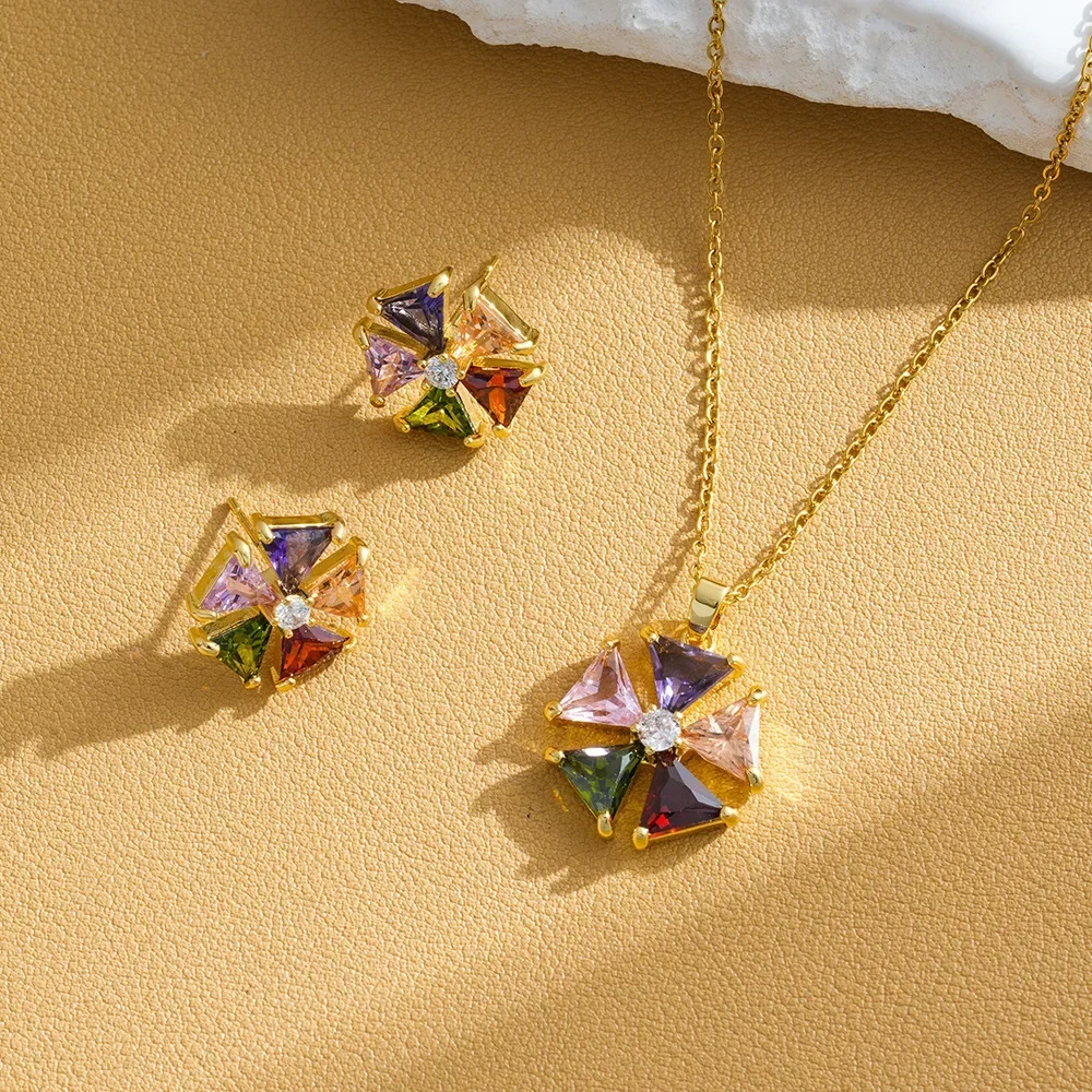 Questo colorato collana da donna in acciaio al titanio presenta un design unico, è alla moda e alla moda, versatile e non sbiadisce